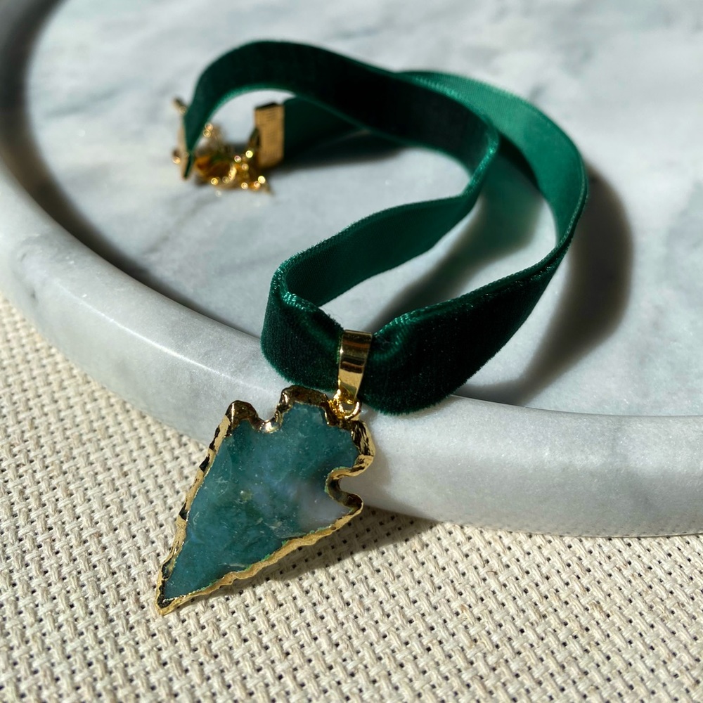 Medallion Choker: Green Agate Gemstone Arrowhead